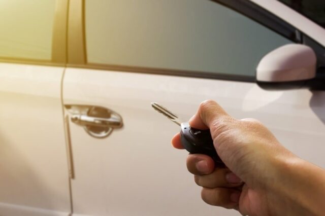 MIWAY BLINK WANTS TO HELP CUSTOMERS SAVE ON CAR INSURANCE